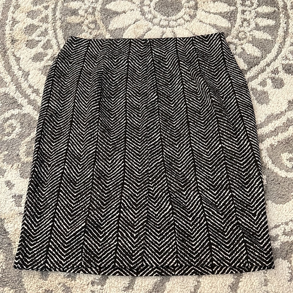 New York & Company draped skirt, black / cream, size 12 EUC! - Picture 4 of 8